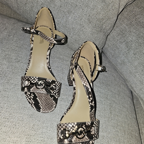 Michael Kors Black and Cream Snakeskin Heels - Picture 1 of 5